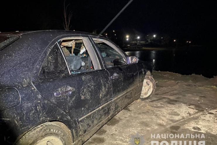 В Одесской области автомобиль упал в реку: спасти удалось только водителя (видео)